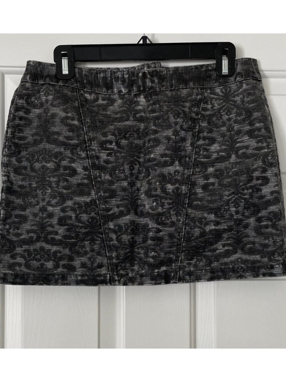 Express Black Textured Mini Skirt - Picture 1 of 4